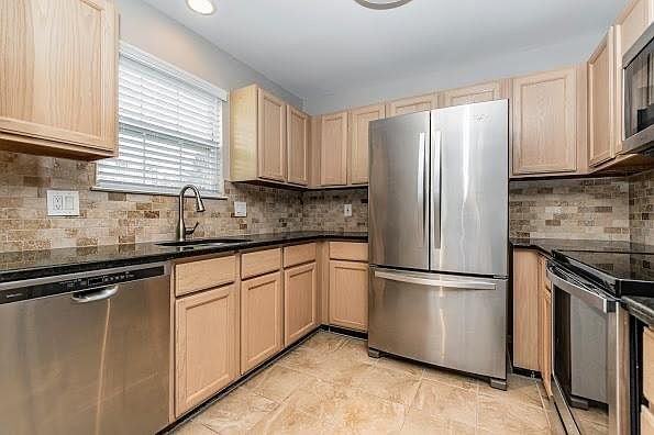 121 N Georgetown Sq #NA - Photo 3 of 24