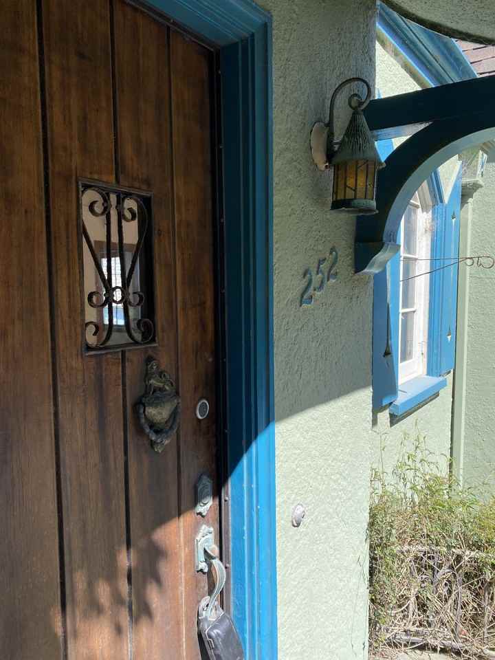 252 Juanita Way #NA - Photo 2 of 20