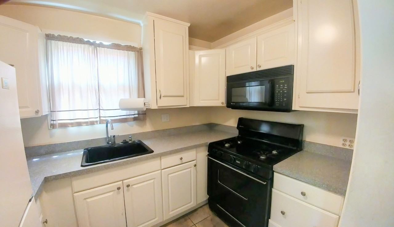 127 Webster Street Northeast #NA - Photo 5 of 11