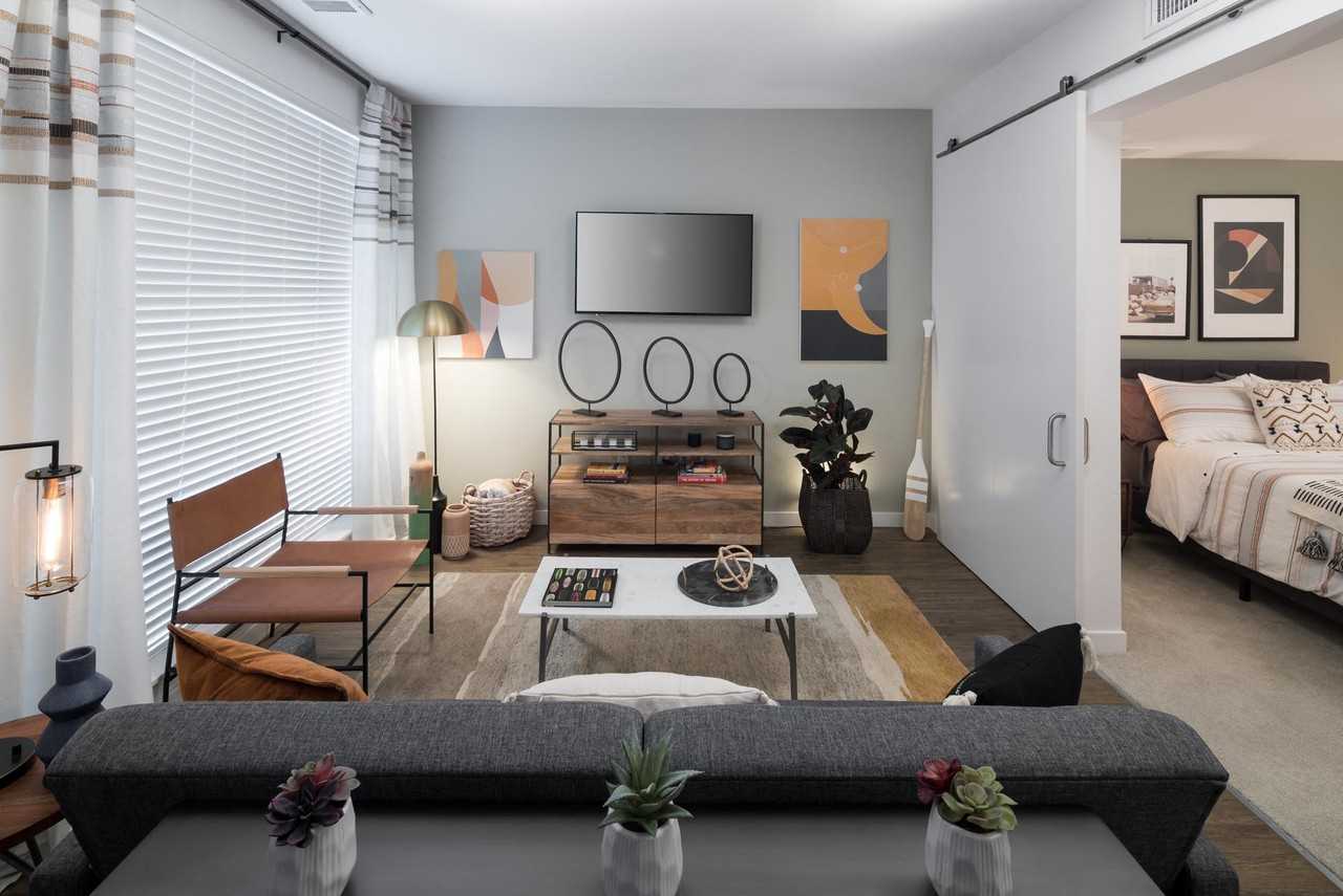 Alexan Webster - Photo 5 of 18