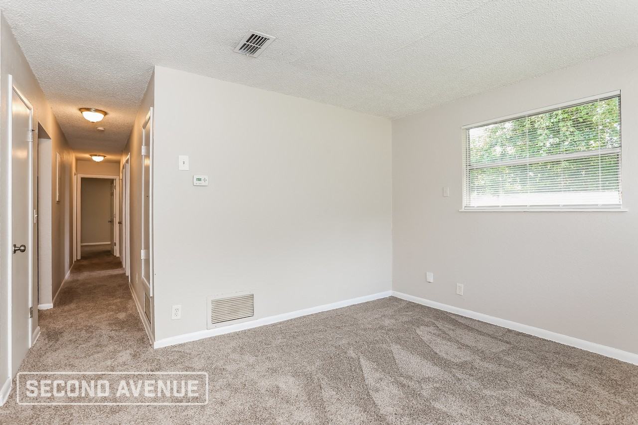 4662 Roanoke Blvd - Photo 6 of 26