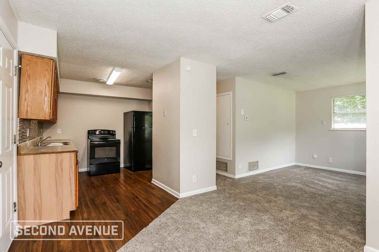 4662 Roanoke Blvd - Photo 7 of 26