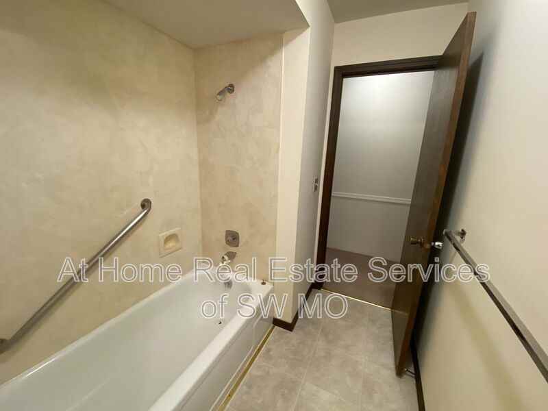 513 E Latoka Ct - Photo 7 of 12