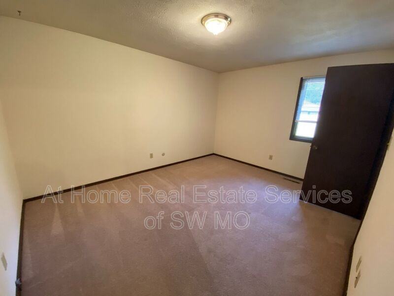 513 E Latoka Ct - Photo 6 of 12