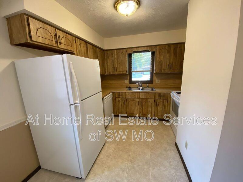 513 E Latoka Ct - Photo 5 of 12