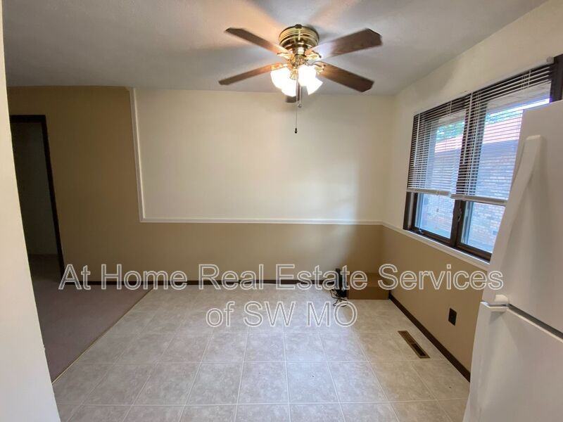 513 E Latoka Ct - Photo 4 of 12