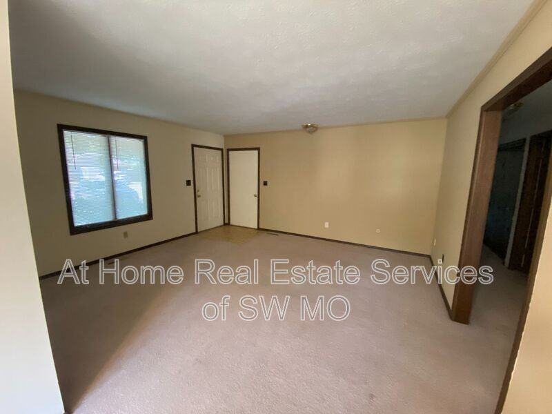 513 E Latoka Ct - Photo 3 of 12