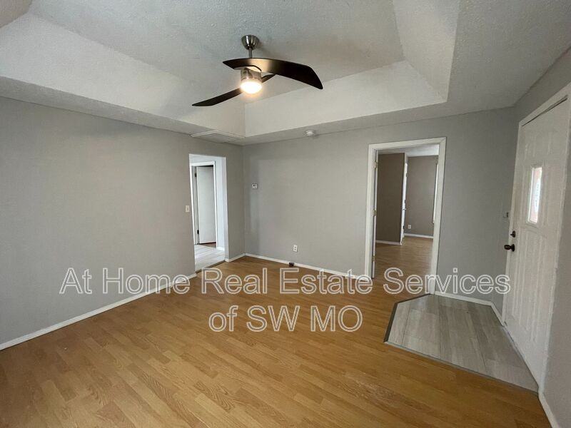 618 W Harrison St - Photo 3 of 10