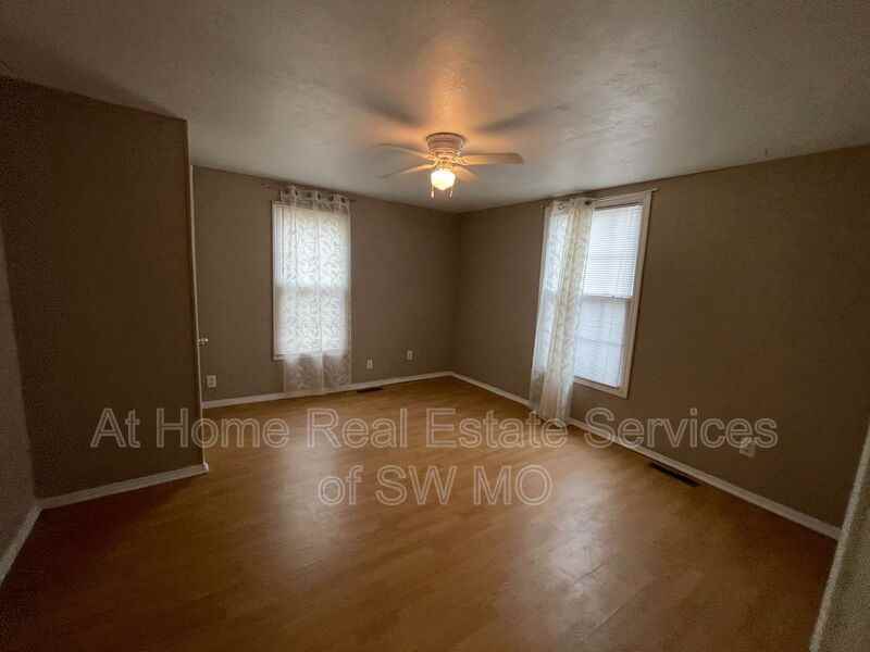 618 W Harrison St - Photo 4 of 10