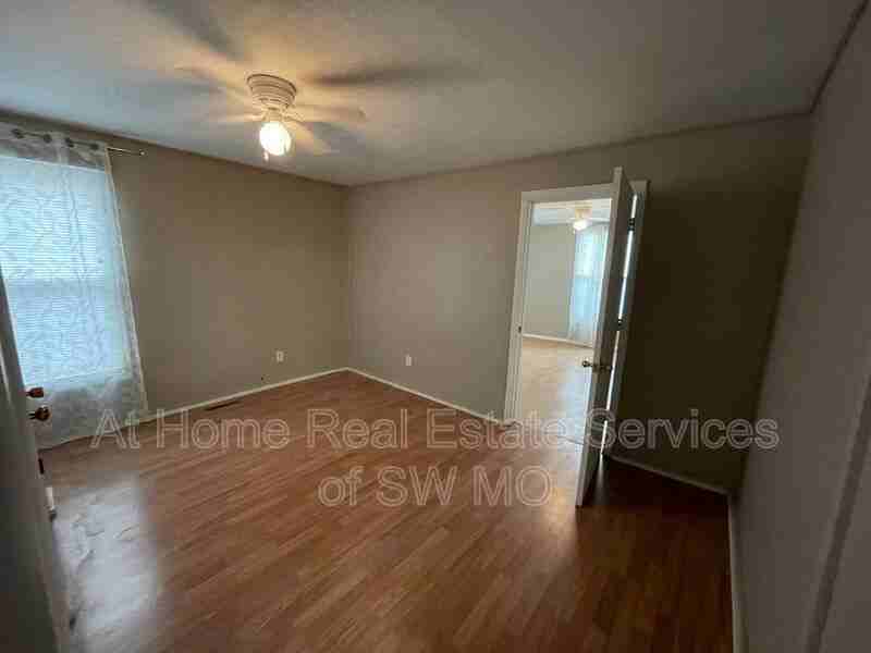 618 W Harrison St - Photo 5 of 10