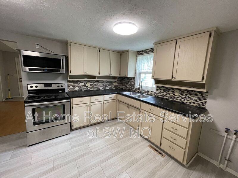 618 W Harrison St - Photo 7 of 10