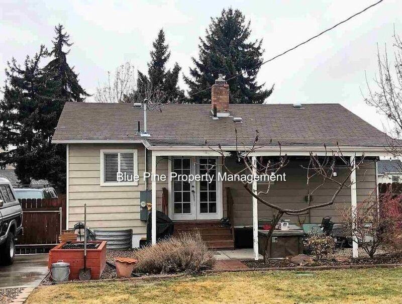 556 Warren Ave - Photo 2 of 19