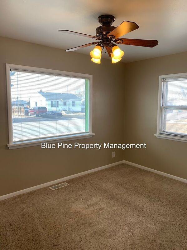 556 Warren Ave - Photo 5 of 19