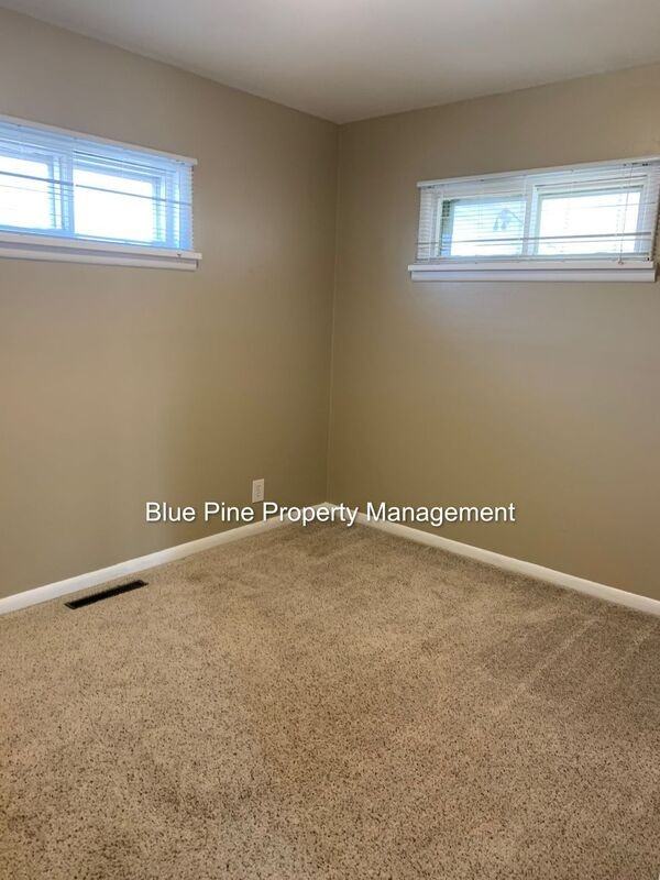 556 Warren Ave - Photo 6 of 19