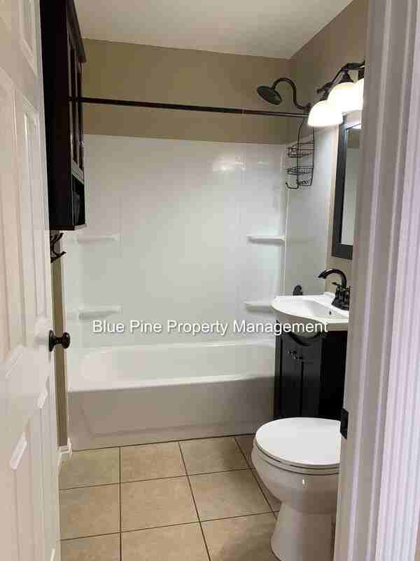 556 Warren Ave - Photo 7 of 19