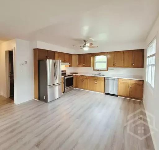 26 Tillson St #B - Photo 2 of 9