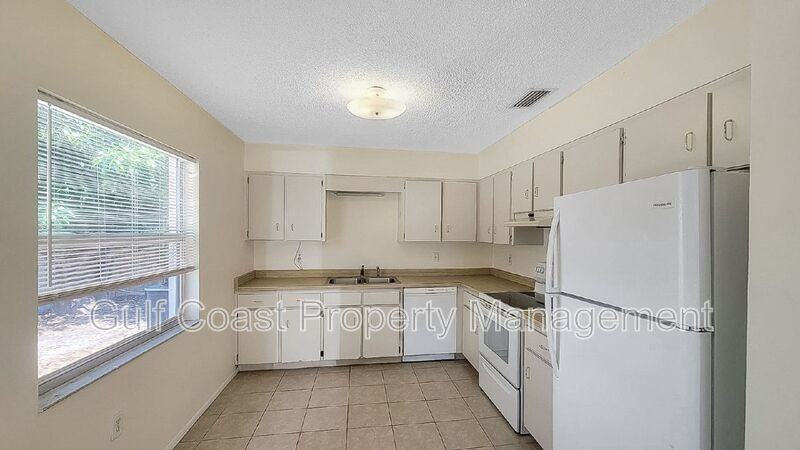 1001 25th St W - Photo 4 of 9