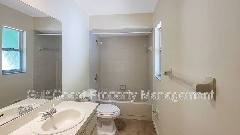 1001 25th St W - Photo 6 of 9