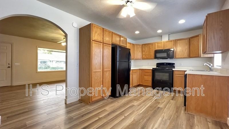 1008 Davenport St - Photo 6 of 13