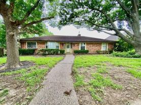 223 Woodcrest Dr - Photo 1 of 1