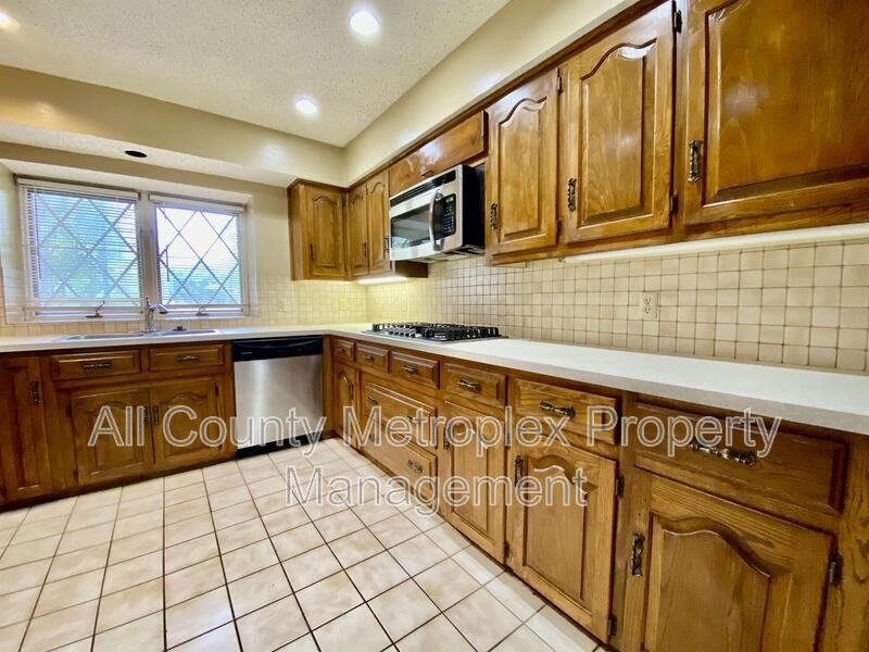 223 Woodcrest Dr - Photo 3 of 12