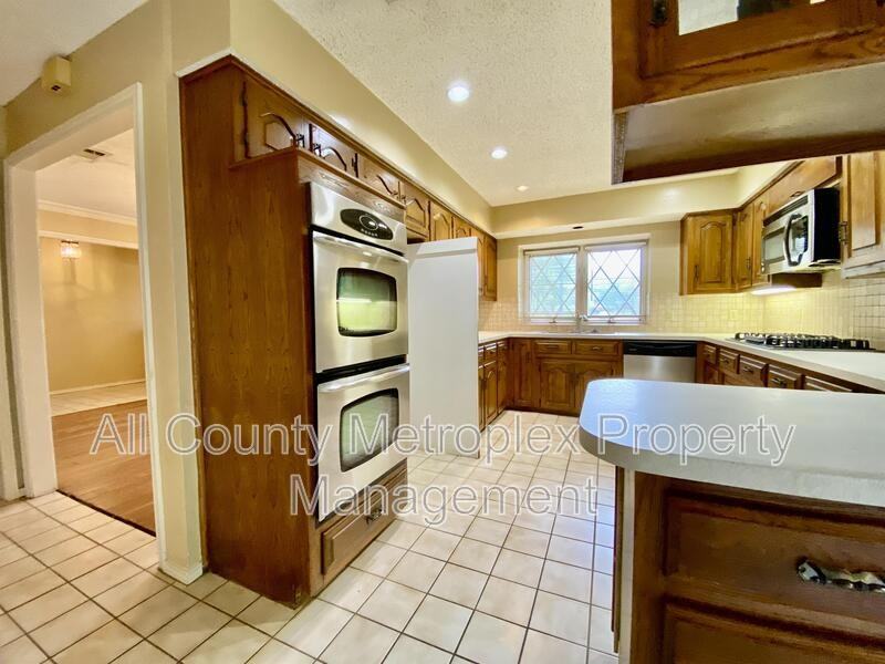 223 Woodcrest Dr - Photo 4 of 12