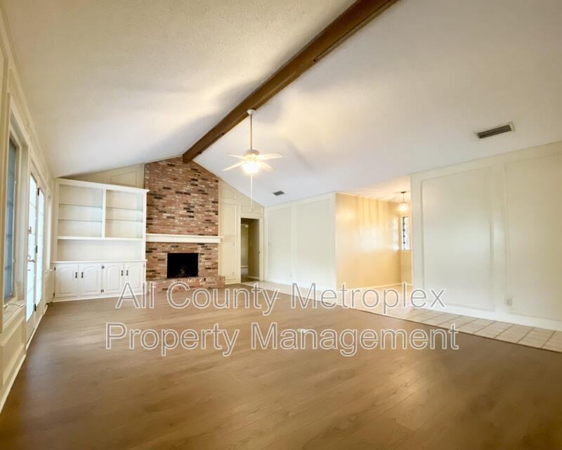 223 Woodcrest Dr - Photo 5 of 12