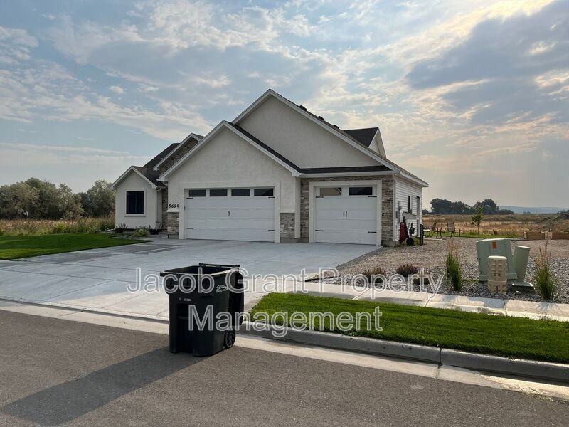 5694 Eaglewood Dr - Photo 3 of 21
