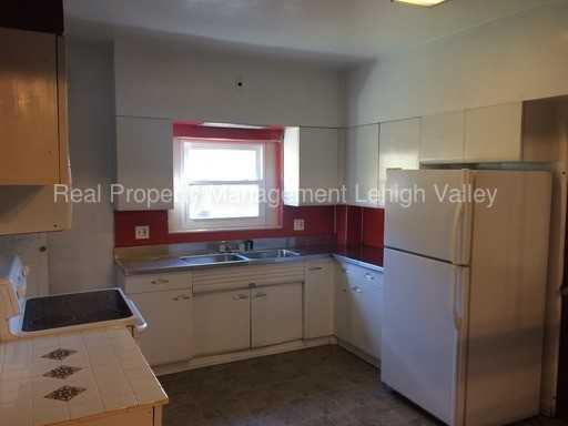 233 Pine St #1 - Photo 2 of 6