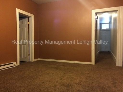 233 Pine St #1 - Photo 3 of 6