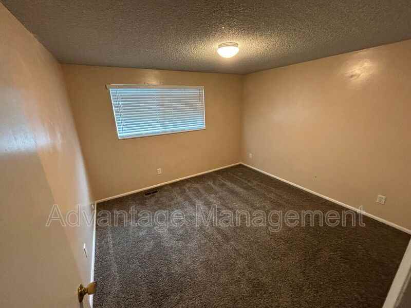 817 Northeast - Photo 6 of 22