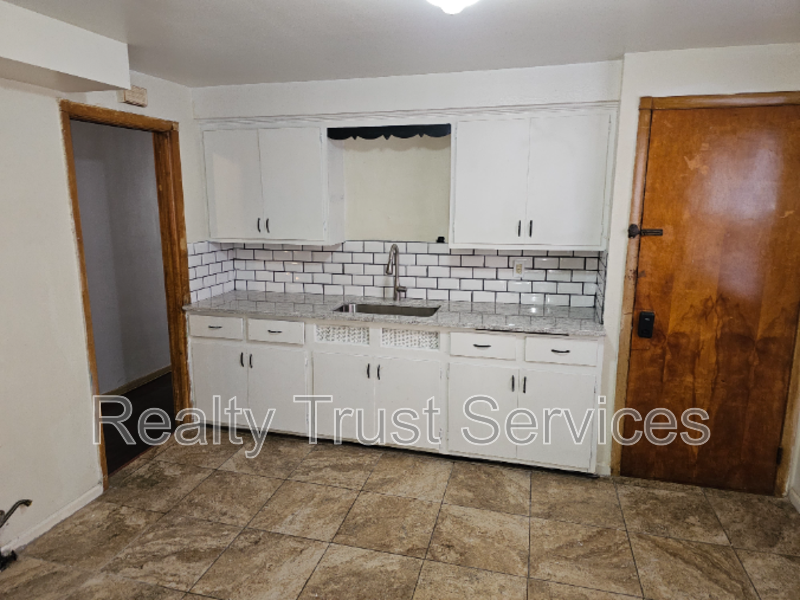 3317 W 119th St #D - Photo 3 of 12