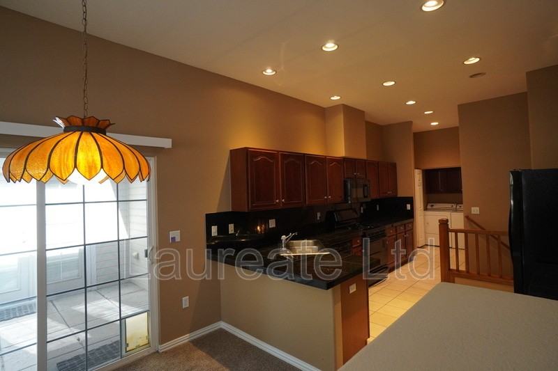 632 S Yarrow St - Photo 5 of 27