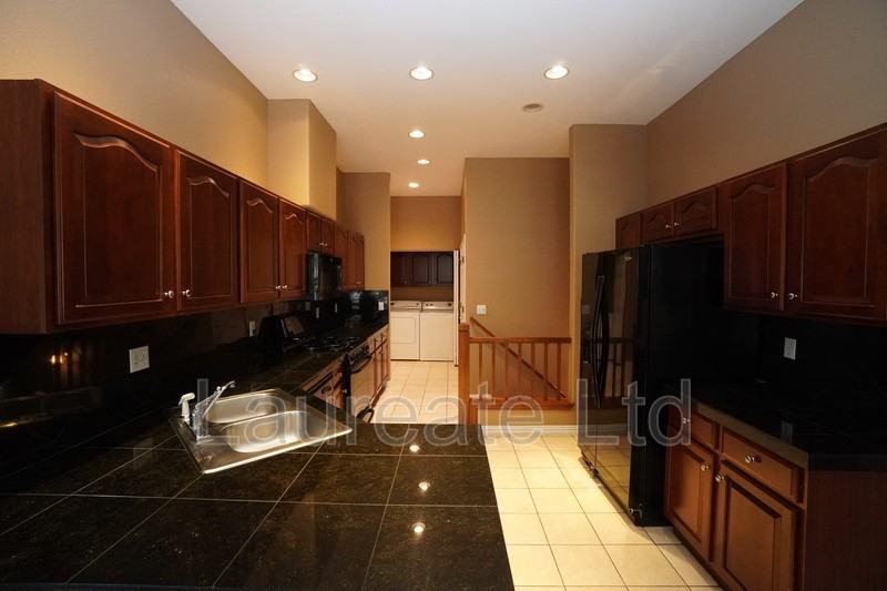 632 S Yarrow St - Photo 6 of 27