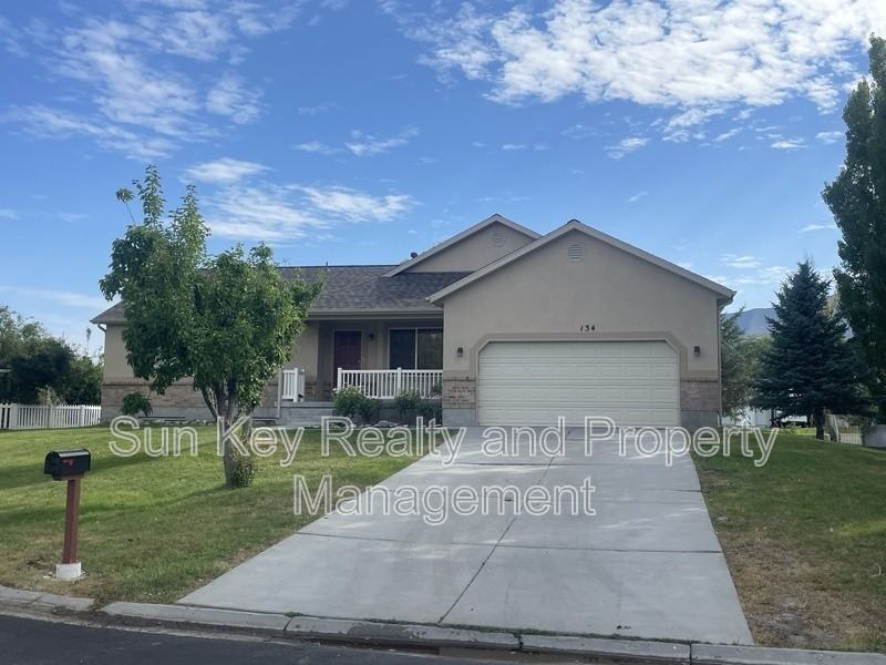 134 Lakeview - Photo 2 of 19