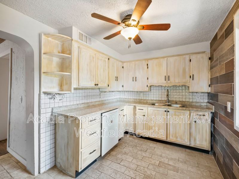 4092 S Orchard Dr - Photo 3 of 29