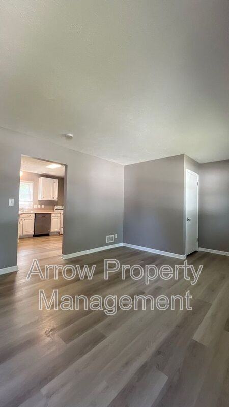 3825 Worthington Ave - Photo 3 of 17