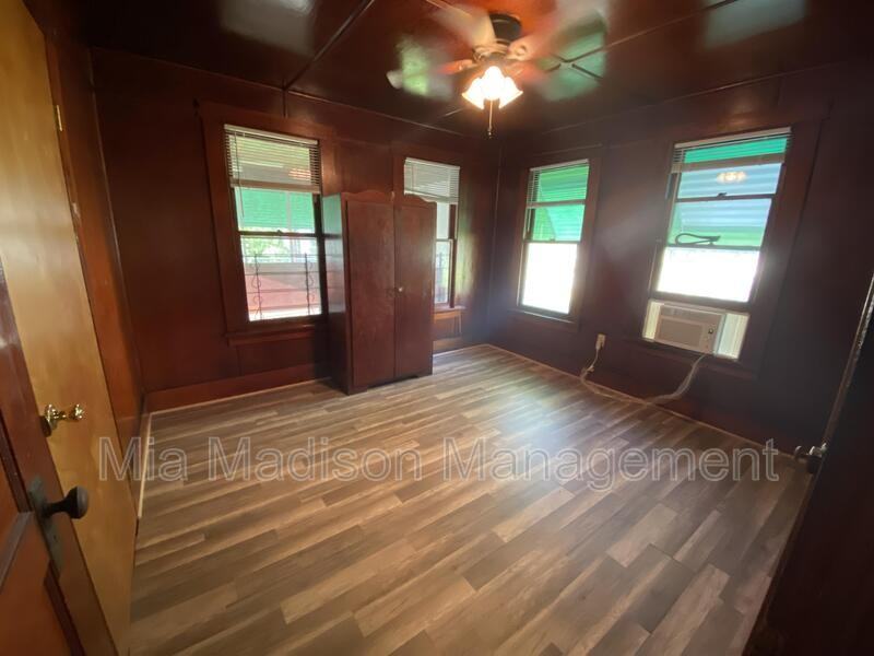 2032 E 39th St - Photo 2 of 11