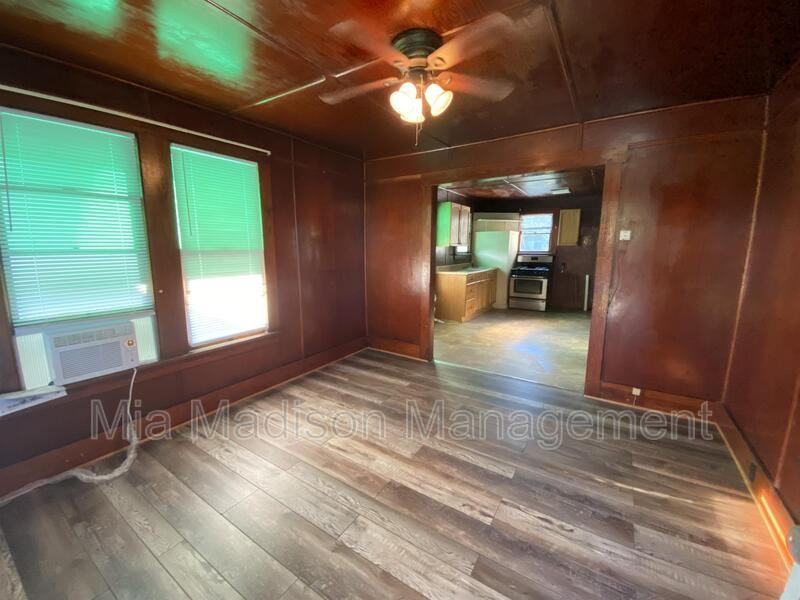 2032 E 39th St - Photo 3 of 11
