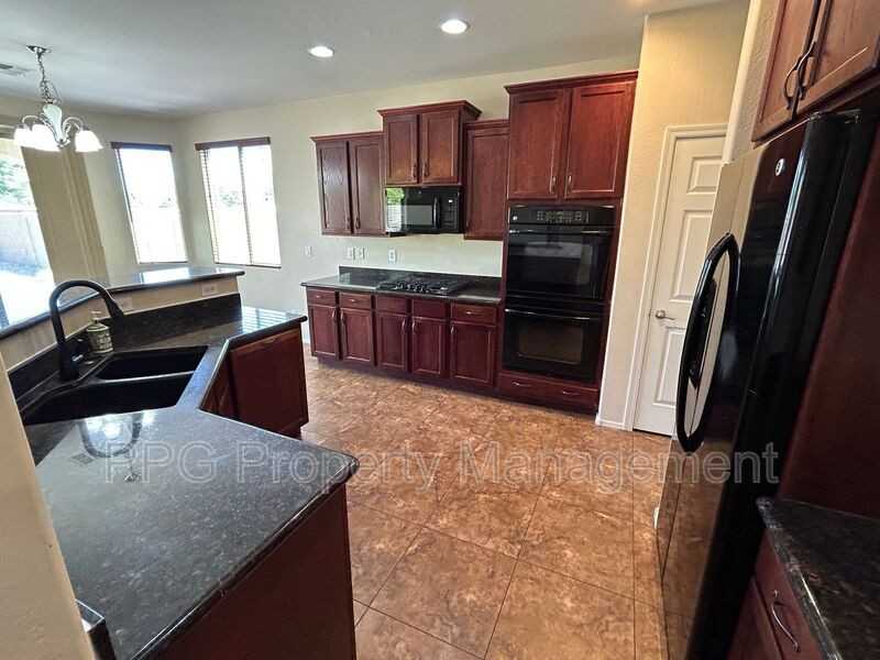 15060 W Georgia Dr - Photo 3 of 26