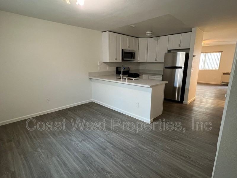 1176 Cypress Ave - Photo 4 of 16