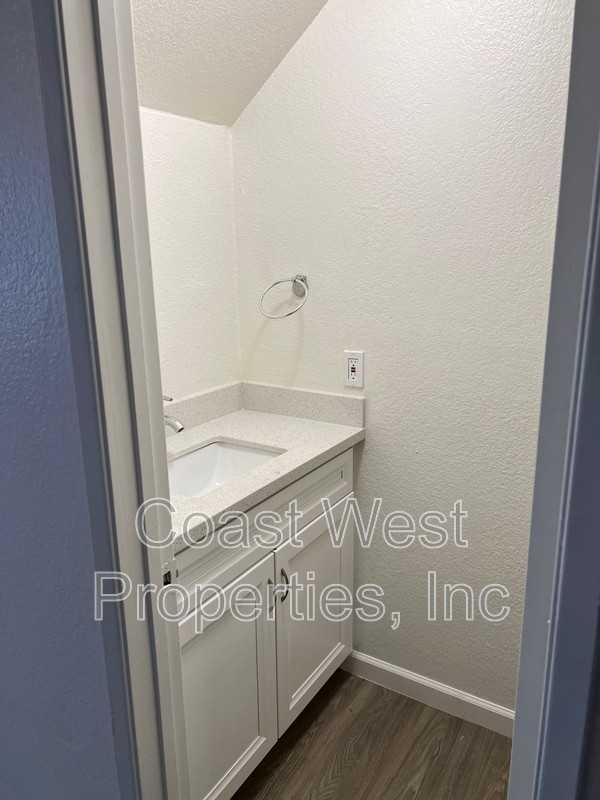 1176 Cypress Ave - Photo 6 of 16