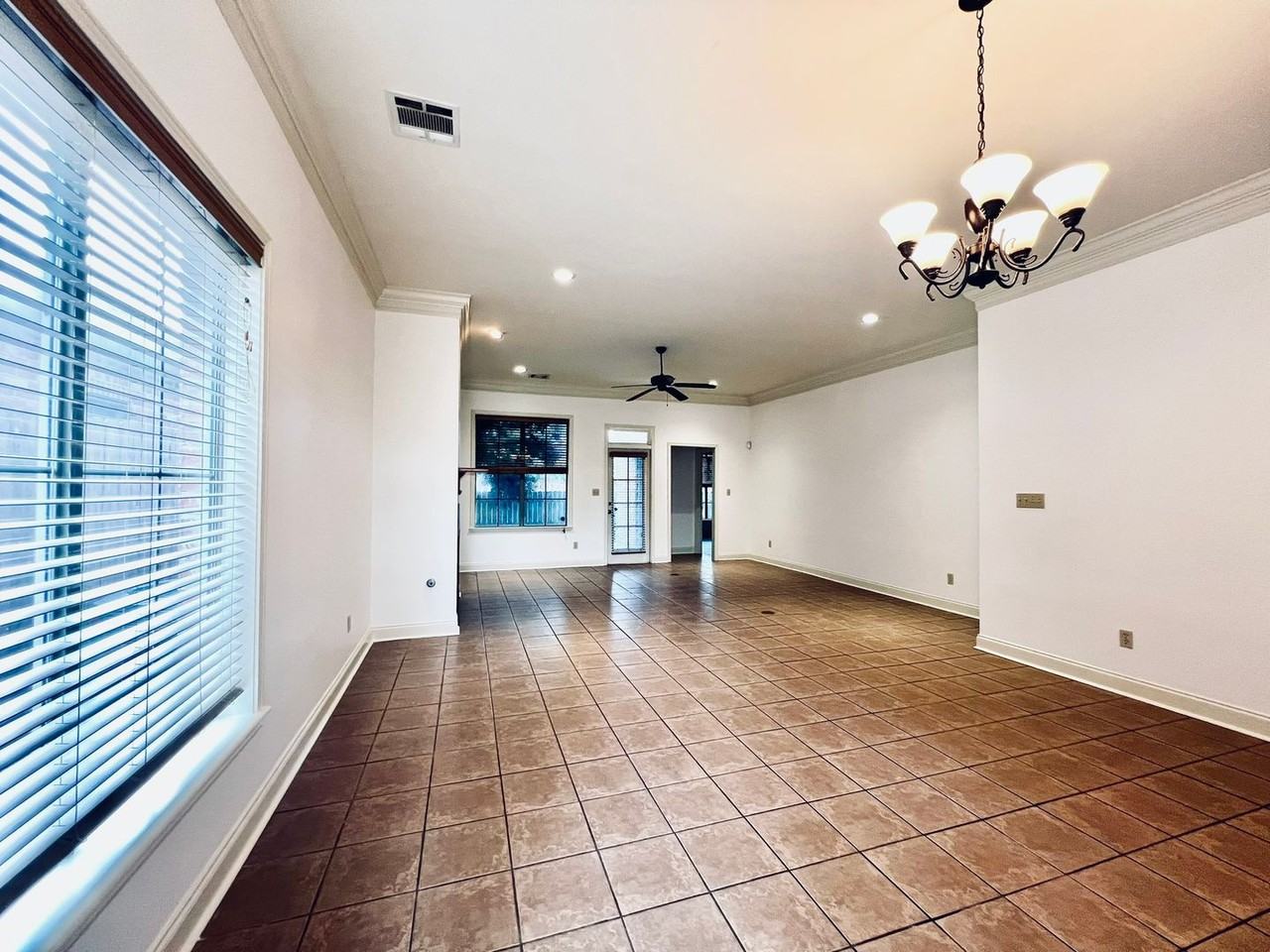 125 Oakbend Dr - Photo 6 of 18