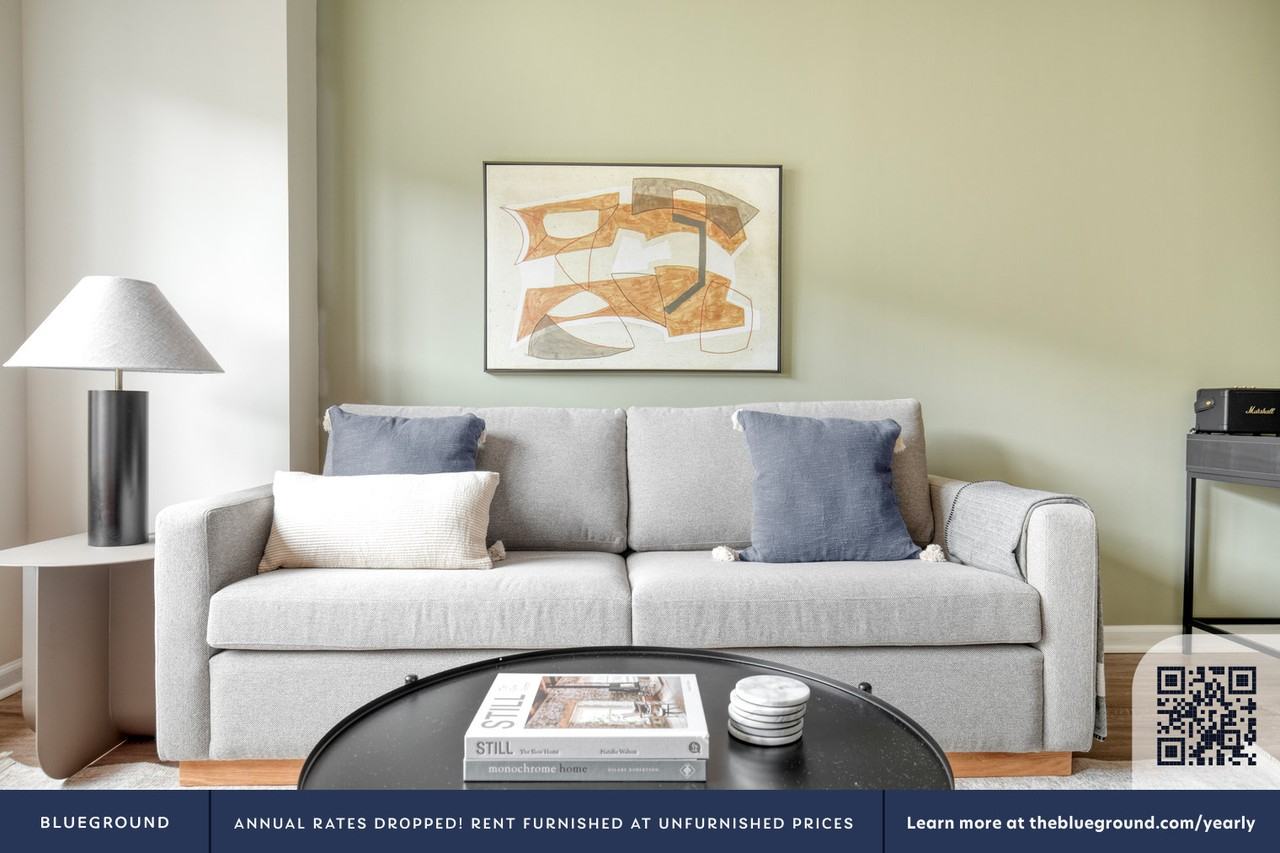 5405 Tuckerman Lane - Photo 4 of 41