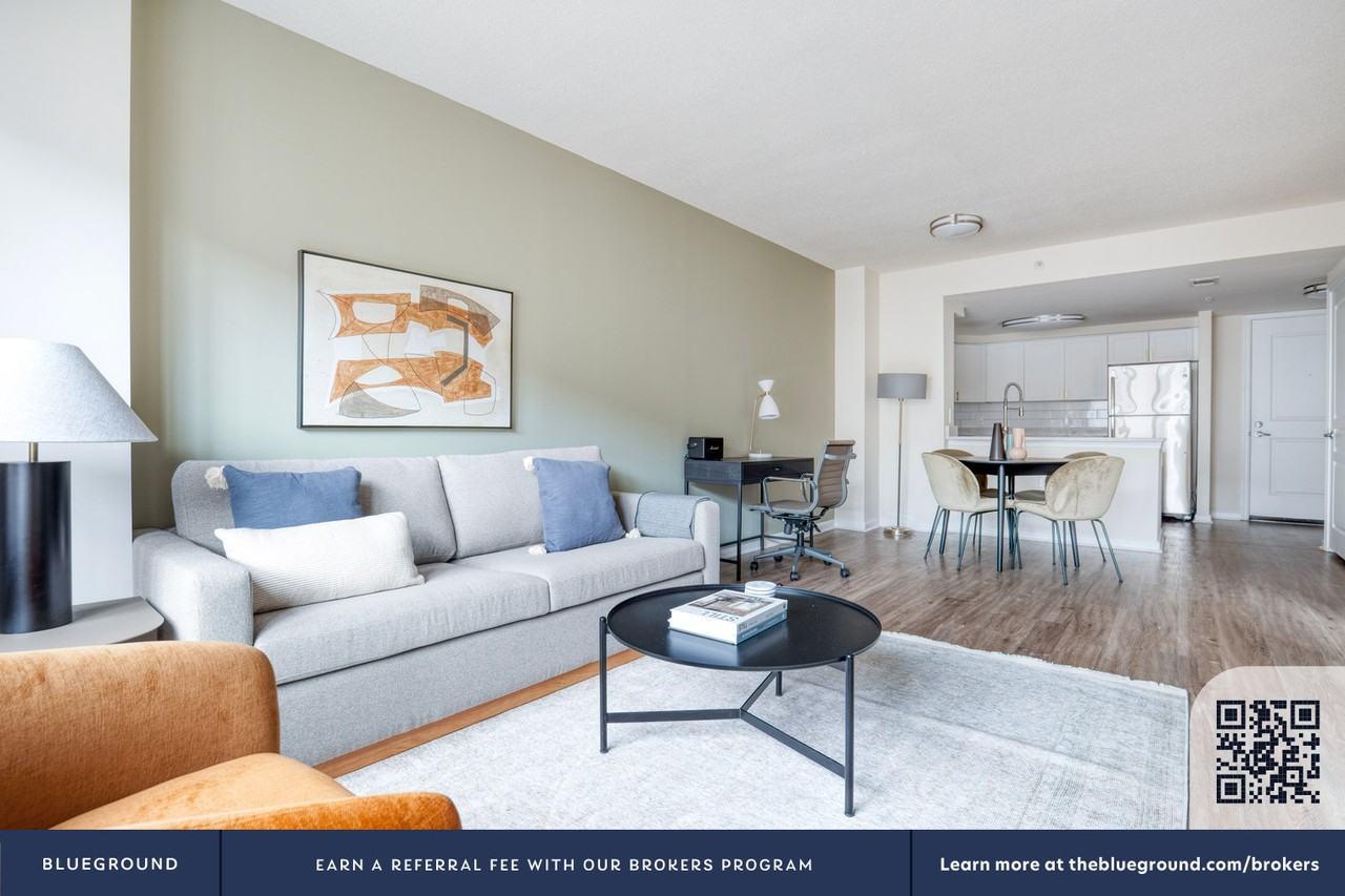 5405 Tuckerman Lane - Photo 5 of 41