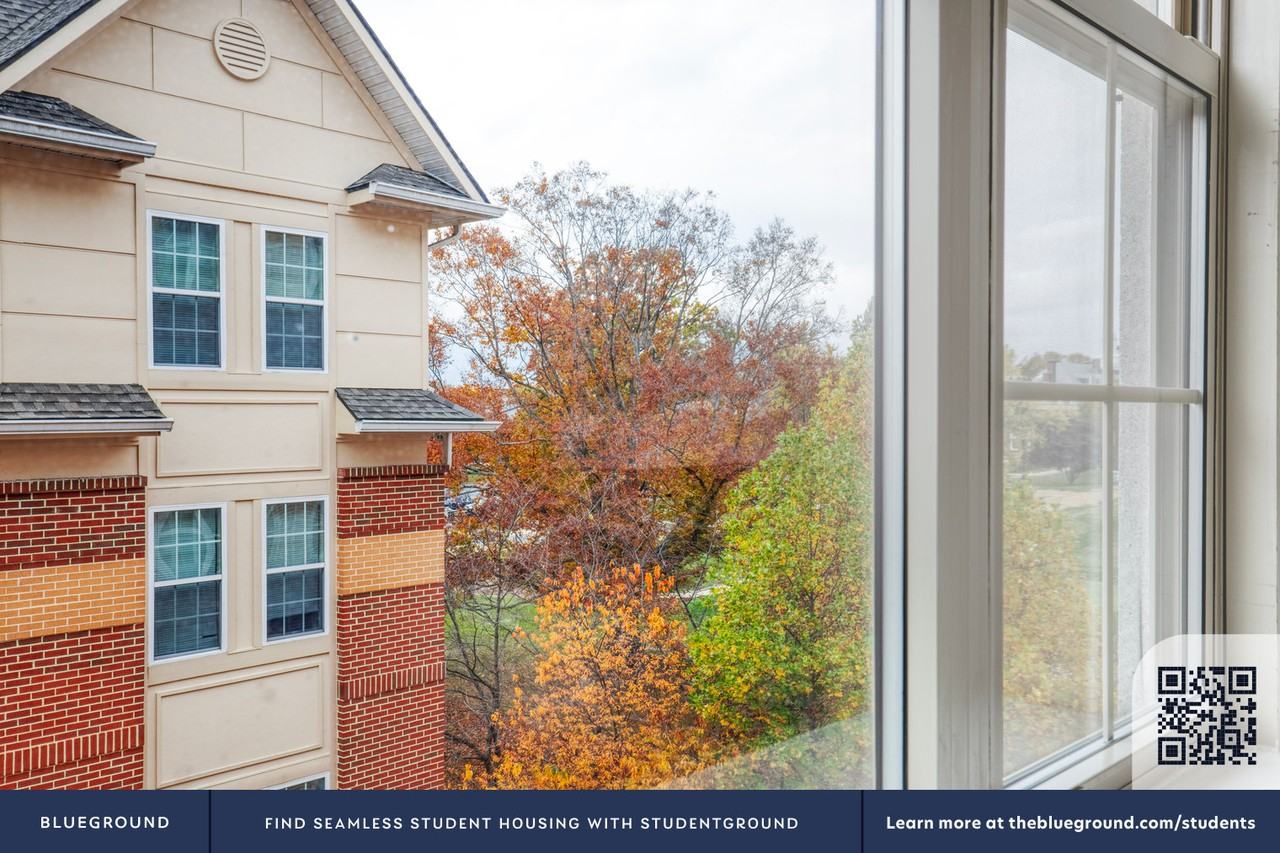 5405 Tuckerman Lane - Photo 7 of 41