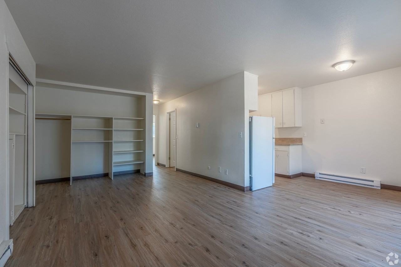 Somerset East Apartments - Photo 7 of 11