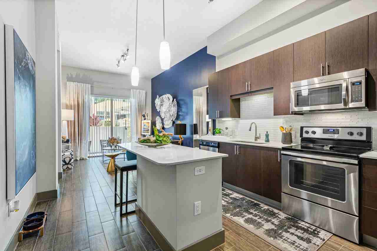 Pearl Dadeland - Photo 7 of 49