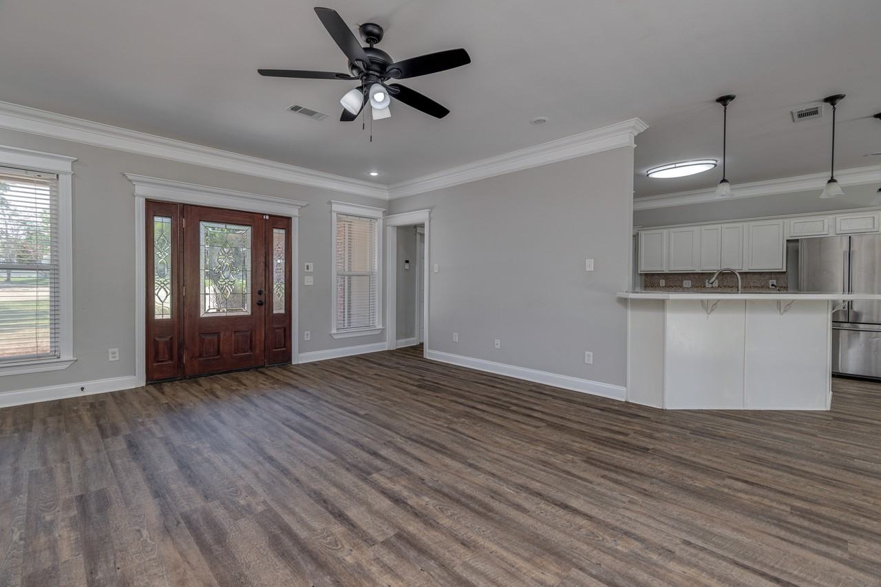 105 Mead Cir #NA - Photo 2 of 16