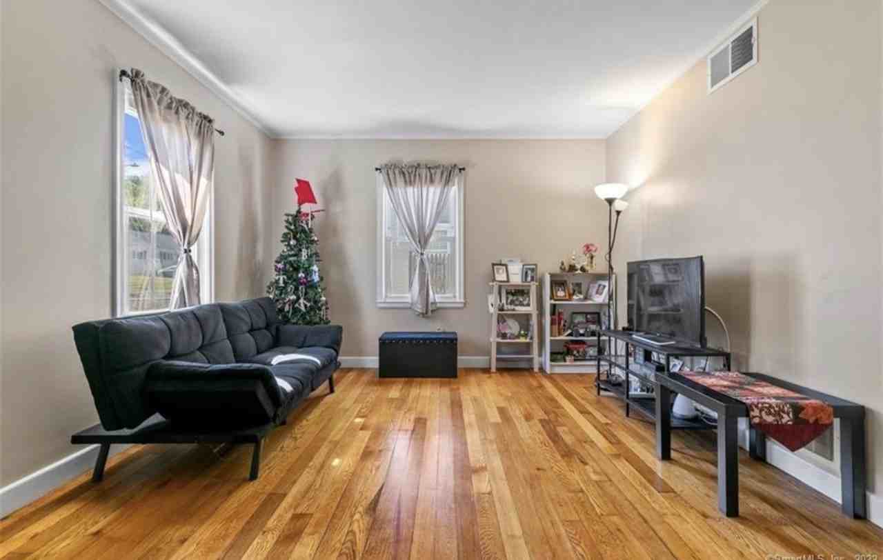 214 Rosewood Ave #NA - Photo 2 of 6